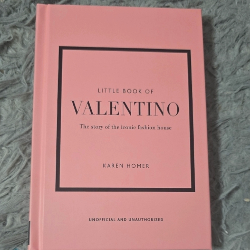 Little Book Of Valentino (BRAND NEW)✨️💗✨️